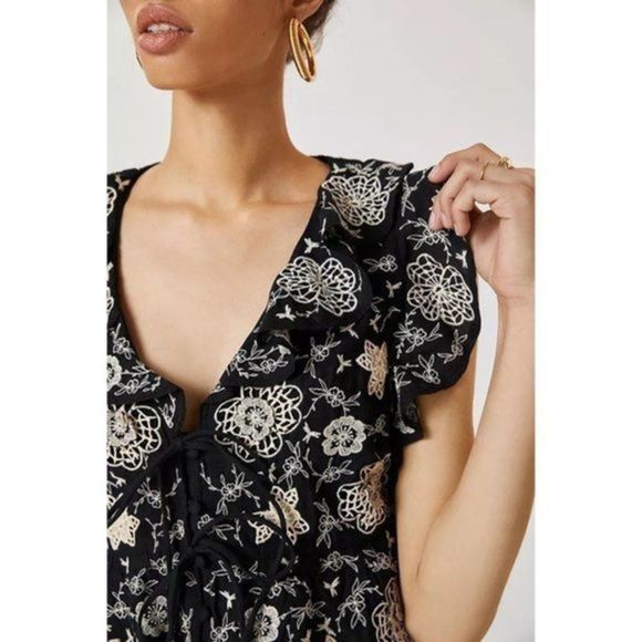 Stunning Anthropologie Ruffled Embroidered Button Up Sleeveless Crop Top Black M - Picture 1 of 11